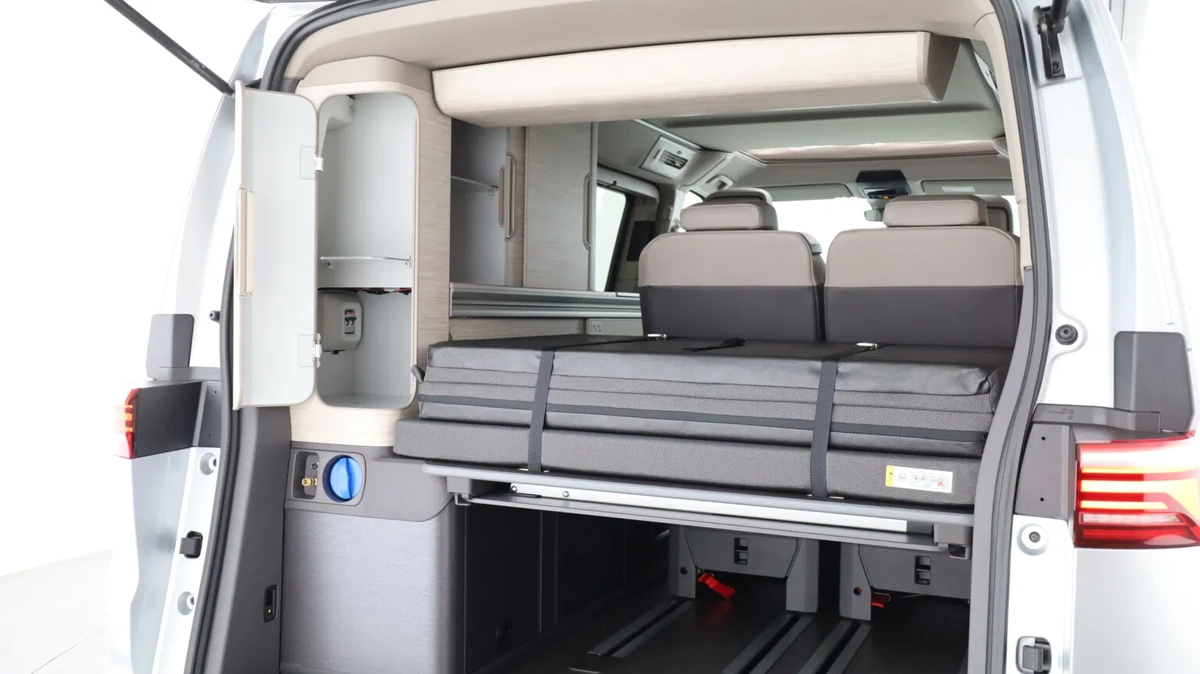 T6 California Ocean 6.1 Automatic Interior