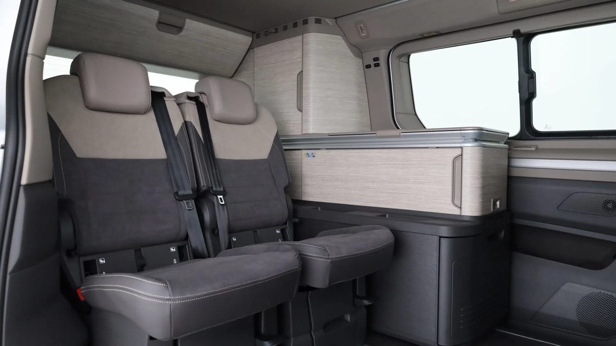 T6 California Ocean 6.1 Automatic Interior